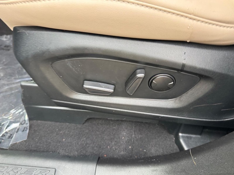 Ford Explorer Vehicle Image 16