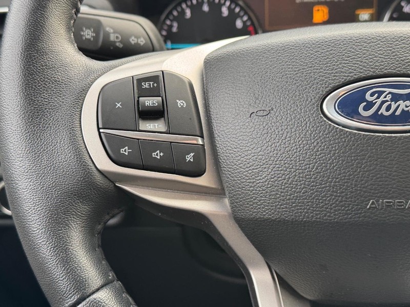 Ford Explorer Vehicle Image 19