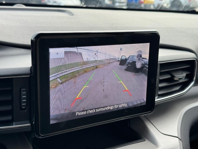 Ford Explorer Vehicle Image 22