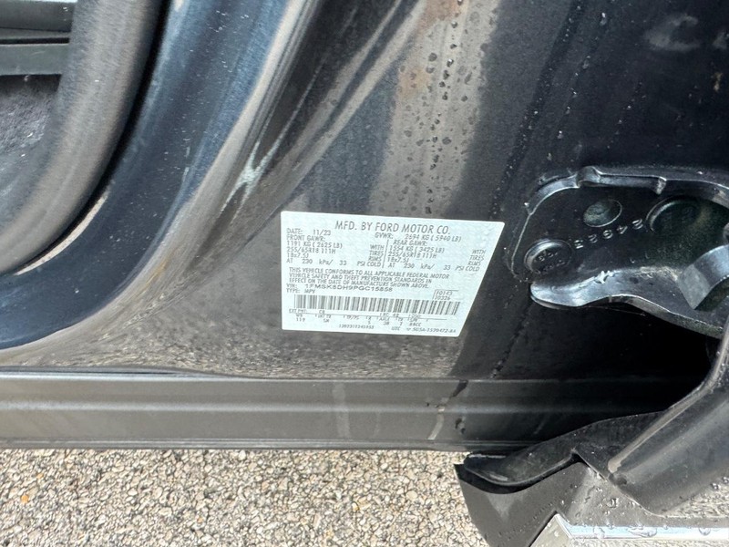 Ford Explorer Vehicle Image 24