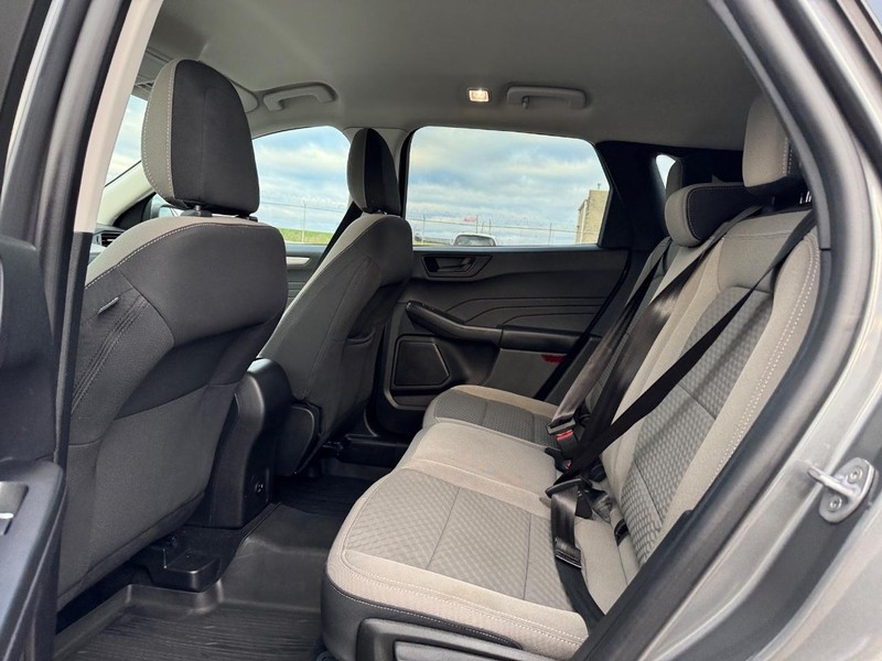 Ford Escape Vehicle Full-screen Gallery Image 12