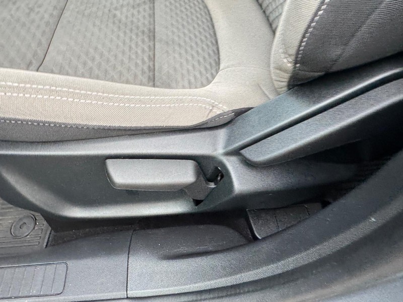 Ford Escape Vehicle Full-screen Gallery Image 16