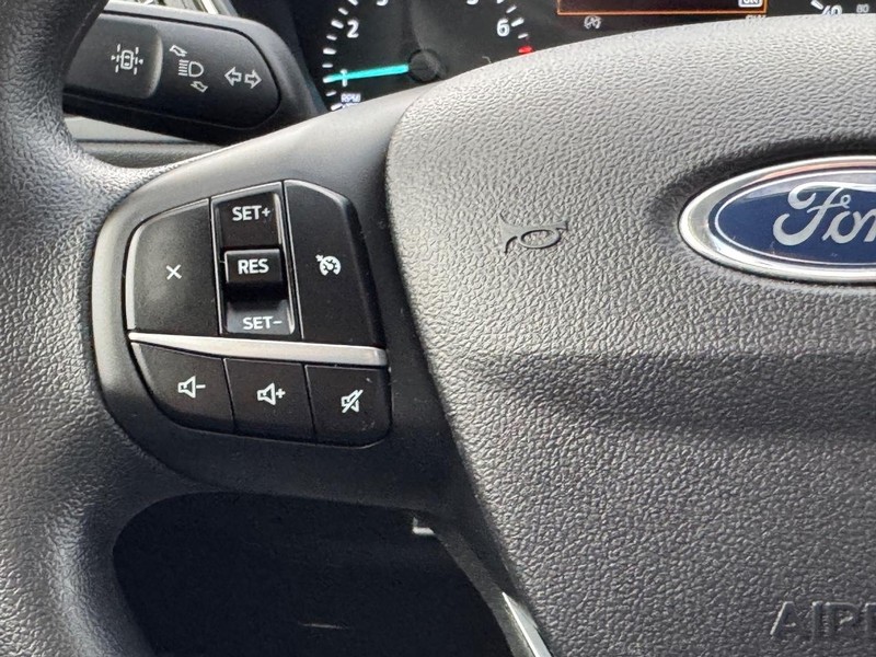 Ford Escape Vehicle Full-screen Gallery Image 19