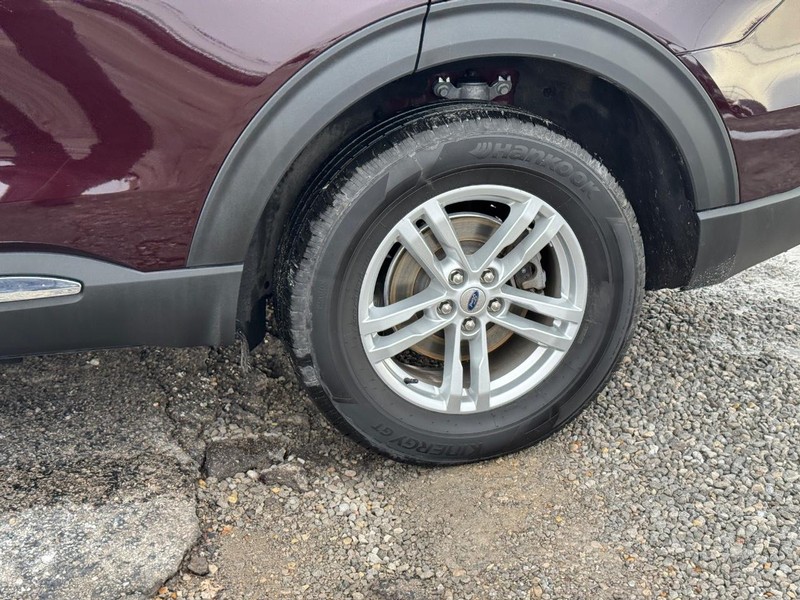 Ford Explorer Vehicle Full-screen Gallery Image 11