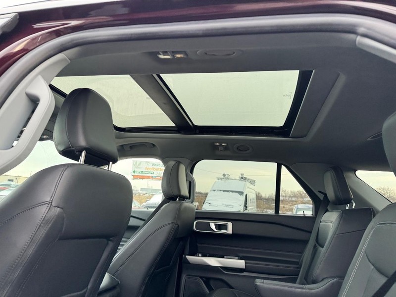 Ford Explorer Vehicle Full-screen Gallery Image 13