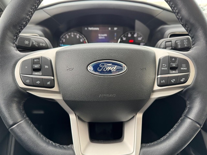 Ford Explorer Vehicle Full-screen Gallery Image 20