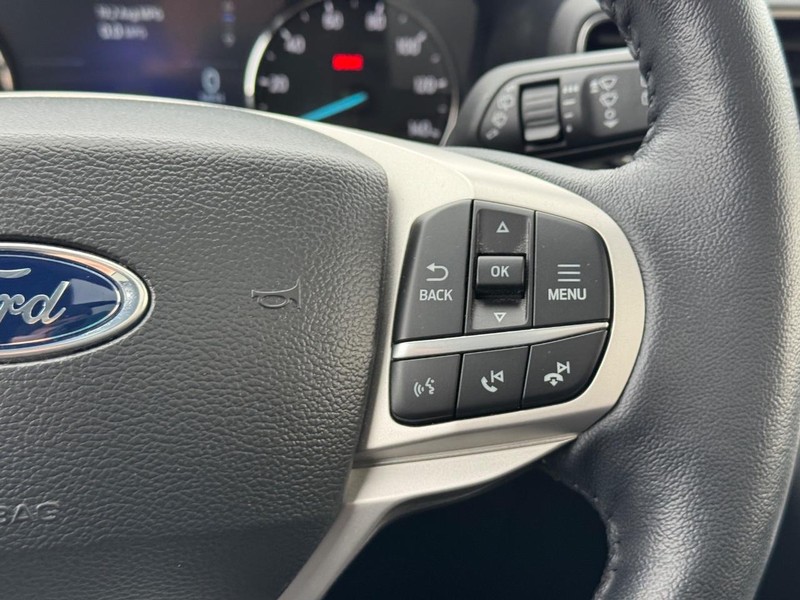 Ford Explorer Vehicle Full-screen Gallery Image 22