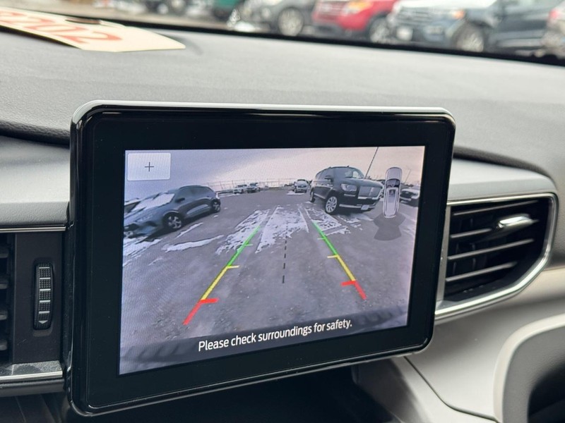 Ford Explorer Vehicle Full-screen Gallery Image 24