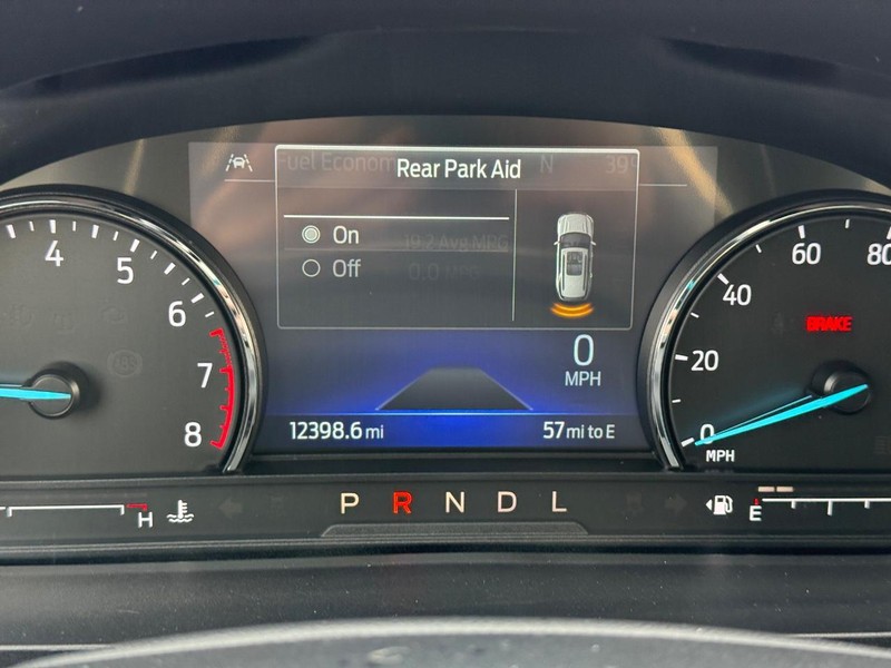 Ford Explorer Vehicle Full-screen Gallery Image 25