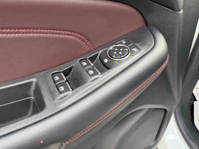 Ford Edge Vehicle Full-screen Gallery Image 18