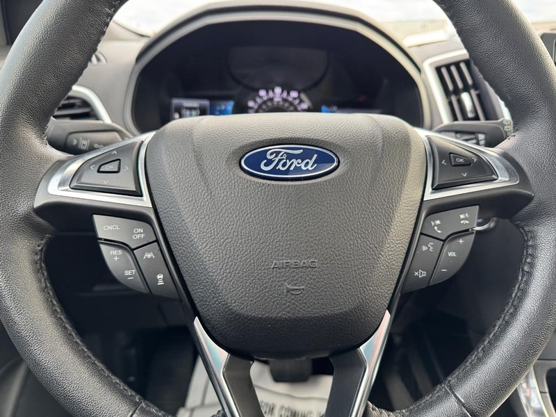 Ford Edge Vehicle Full-screen Gallery Image 20