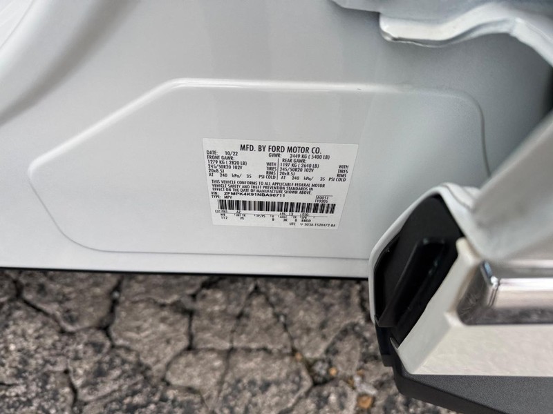 Ford Edge Vehicle Full-screen Gallery Image 26