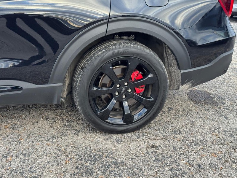 Ford Explorer Vehicle Full-screen Gallery Image 11