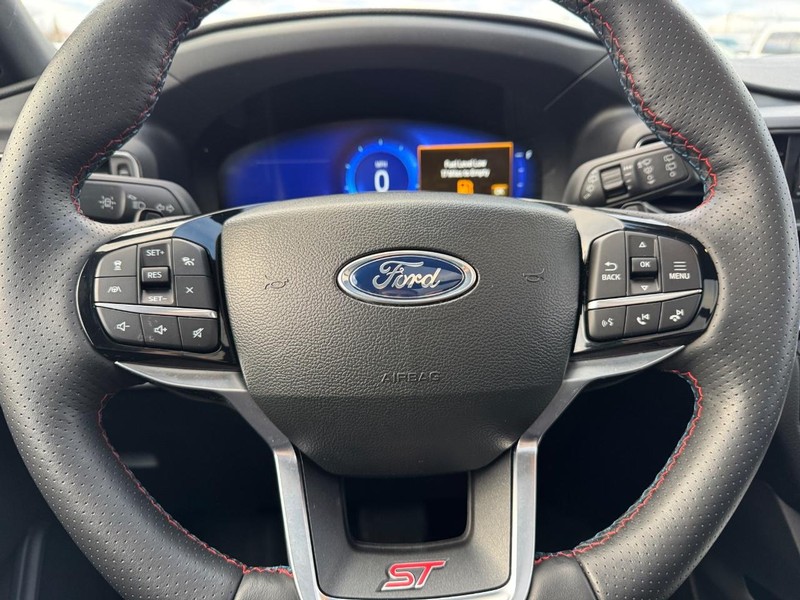 Ford Explorer Vehicle Full-screen Gallery Image 21