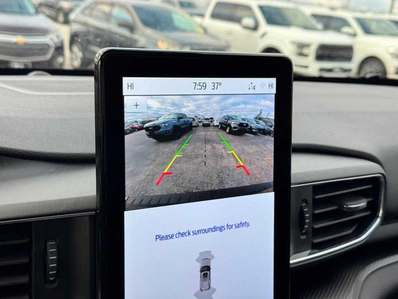 Ford Explorer Vehicle Full-screen Gallery Image 25