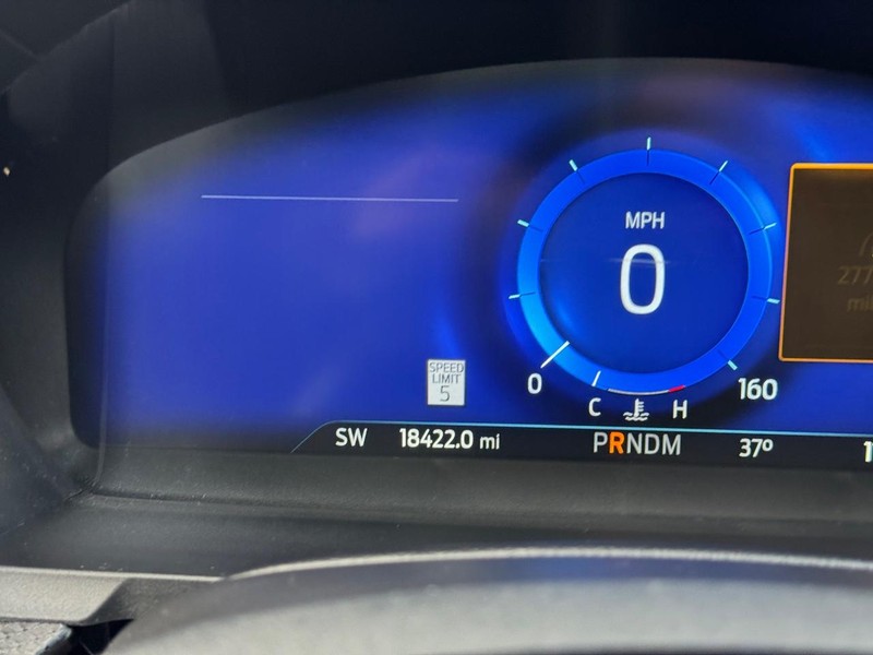 Ford Explorer Vehicle Full-screen Gallery Image 26