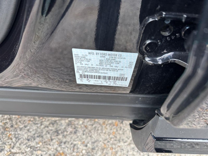 Ford Explorer Vehicle Full-screen Gallery Image 27