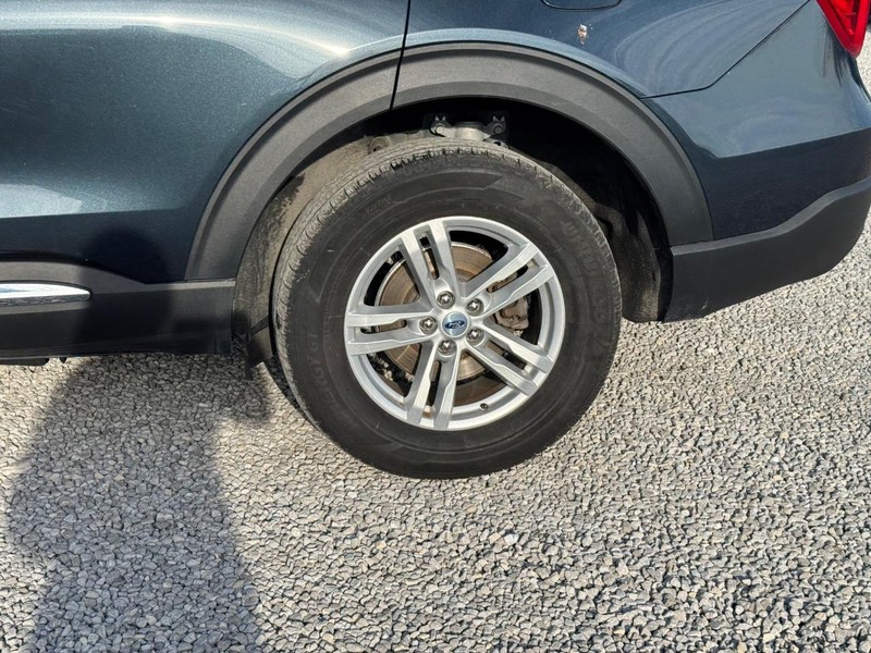 Ford Explorer Vehicle Image 11