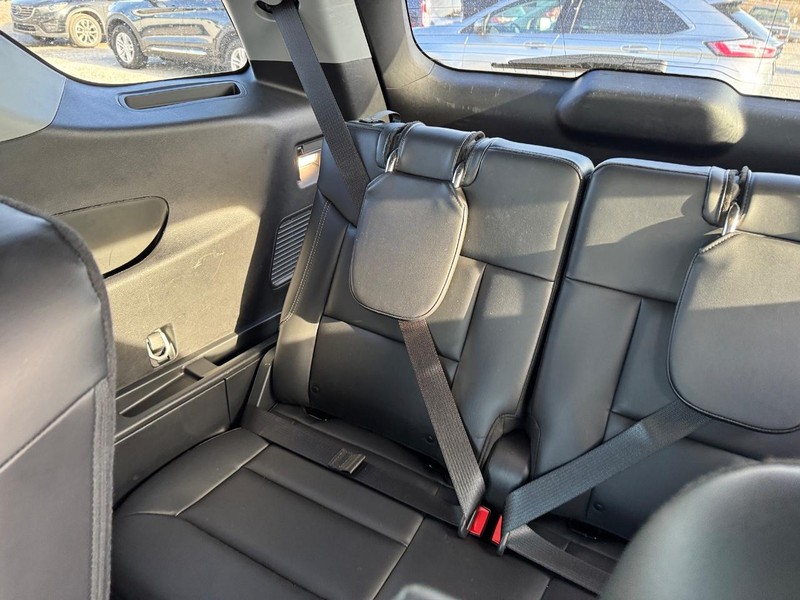 Ford Explorer Vehicle Image 13