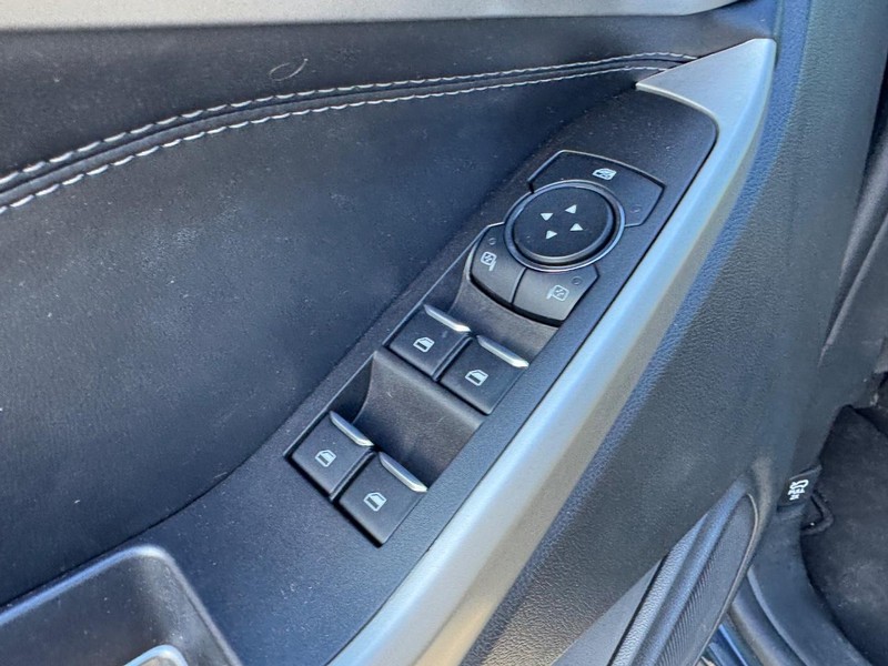 Ford Explorer Vehicle Image 17