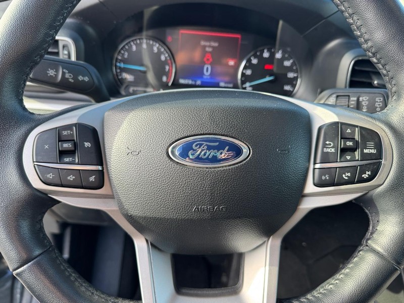 Ford Explorer Vehicle Image 18