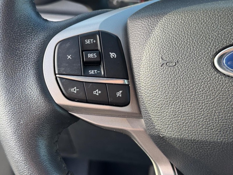 Ford Explorer Vehicle Image 19