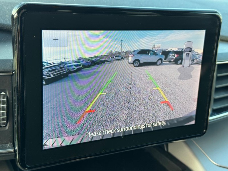 Ford Explorer Vehicle Image 21