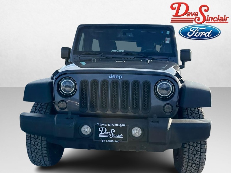 Jeep Wrangler JK Unlimited Vehicle Full-screen Gallery Image 02