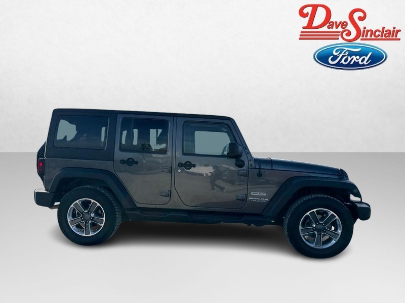 Jeep Wrangler JK Unlimited Vehicle Full-screen Gallery Image 05