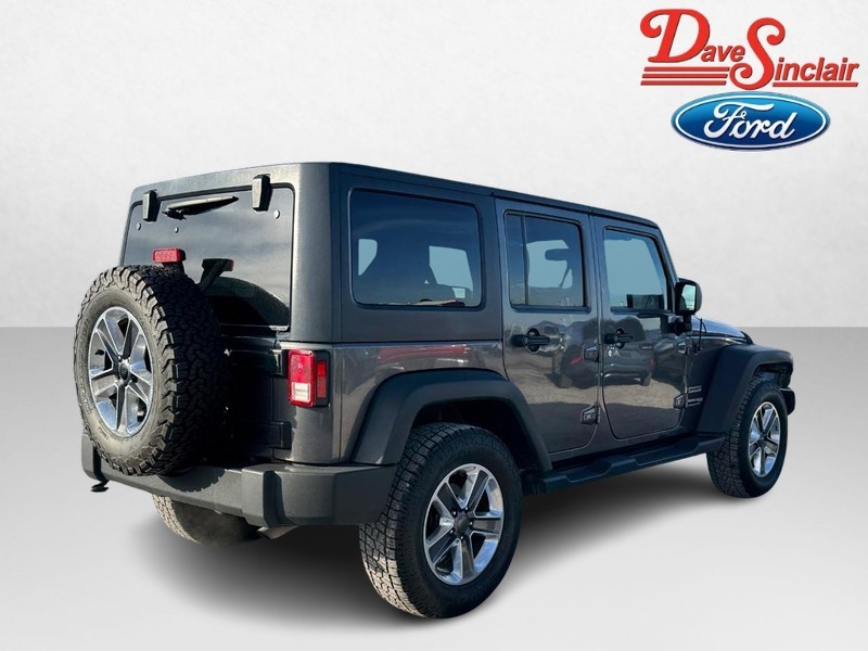 Jeep Wrangler JK Unlimited Vehicle Full-screen Gallery Image 07