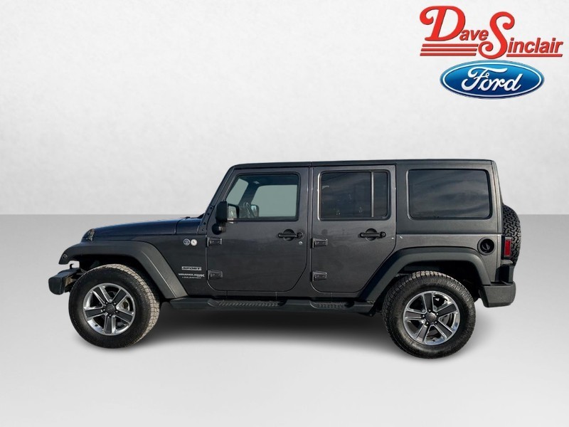 Jeep Wrangler JK Unlimited Vehicle Full-screen Gallery Image 10