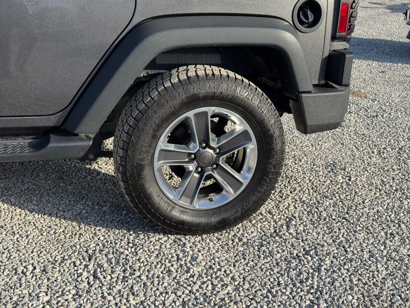 Jeep Wrangler JK Unlimited Vehicle Full-screen Gallery Image 11