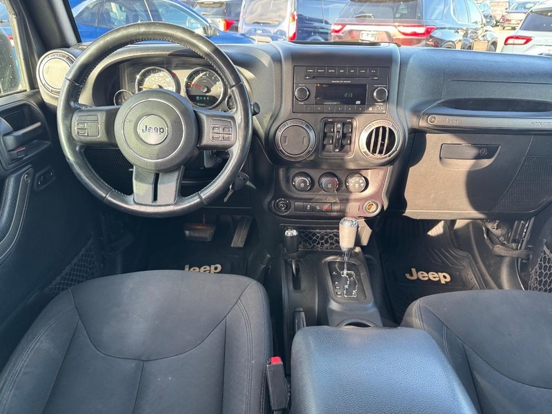 Jeep Wrangler JK Unlimited Vehicle Full-screen Gallery Image 14