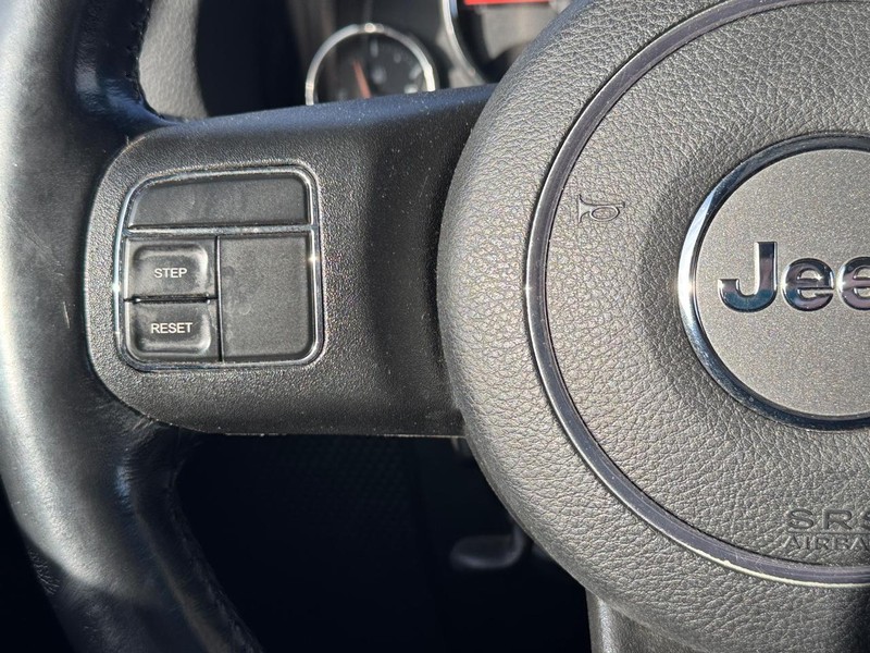 Jeep Wrangler JK Unlimited Vehicle Full-screen Gallery Image 19