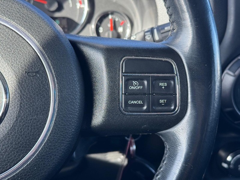 Jeep Wrangler JK Unlimited Vehicle Full-screen Gallery Image 20