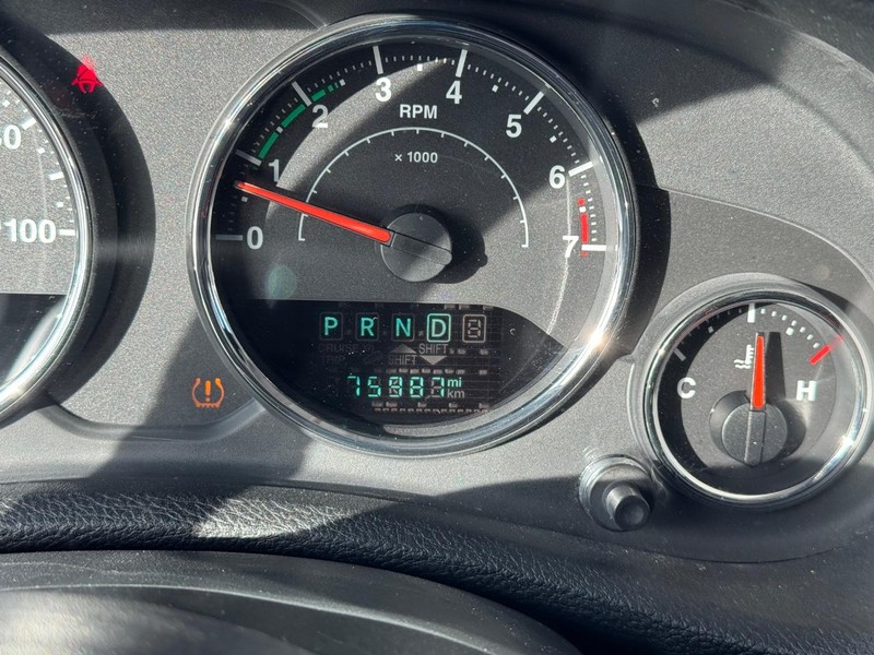 Jeep Wrangler JK Unlimited Vehicle Full-screen Gallery Image 21