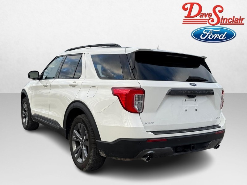 Ford Explorer Vehicle Full-screen Gallery Image 09