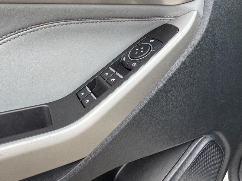 Ford Explorer Vehicle Full-screen Gallery Image 20