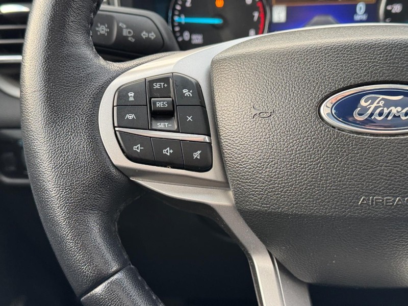 Ford Explorer Vehicle Full-screen Gallery Image 22