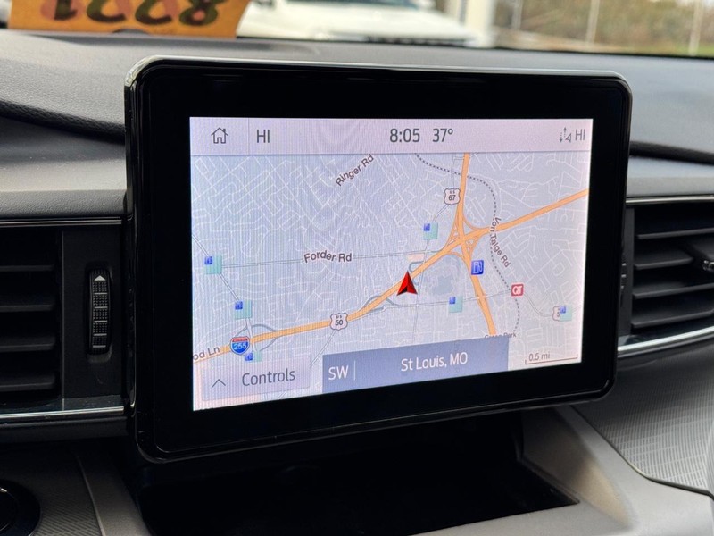 Ford Explorer Vehicle Full-screen Gallery Image 25