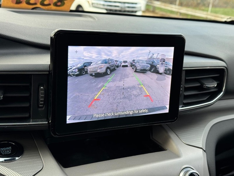 Ford Explorer Vehicle Full-screen Gallery Image 26