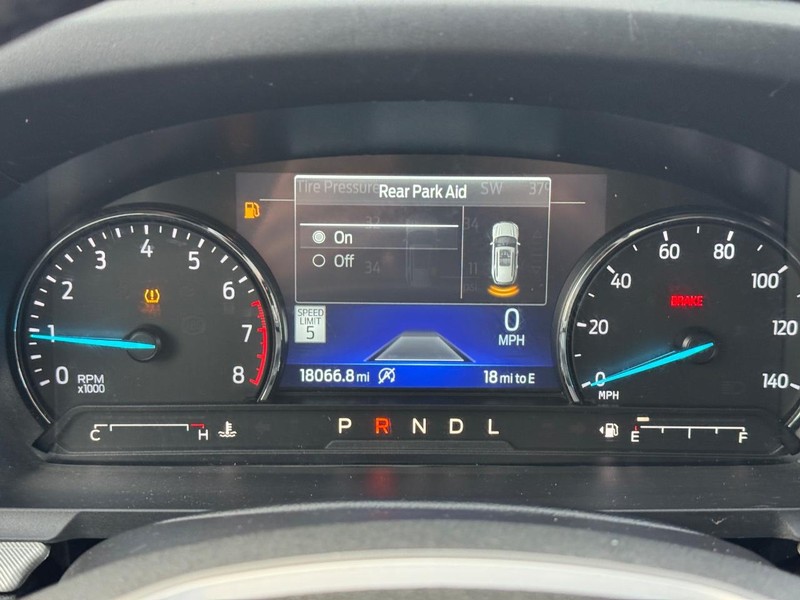 Ford Explorer Vehicle Full-screen Gallery Image 27