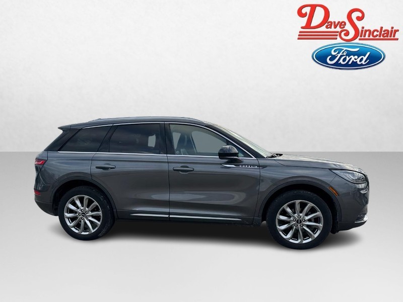 Lincoln Corsair Vehicle Full-screen Gallery Image 05