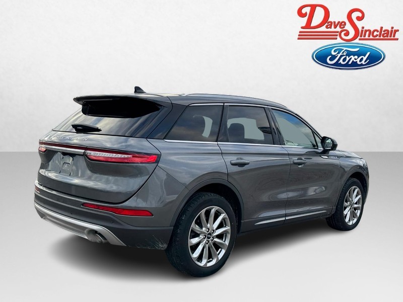 Lincoln Corsair Vehicle Full-screen Gallery Image 07