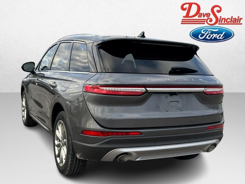 Lincoln Corsair Vehicle Full-screen Gallery Image 09