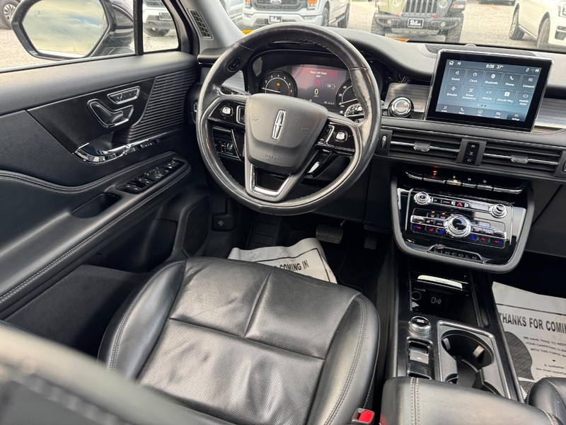 Lincoln Corsair Vehicle Full-screen Gallery Image 14