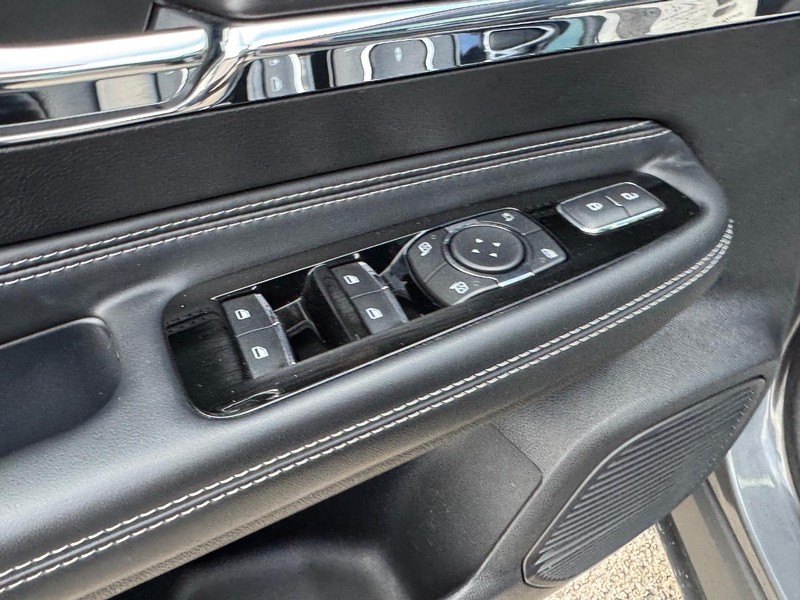 Lincoln Corsair Vehicle Full-screen Gallery Image 18