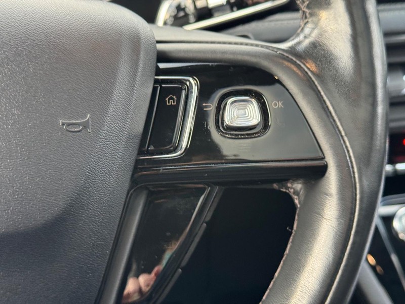 Lincoln Corsair Vehicle Full-screen Gallery Image 22