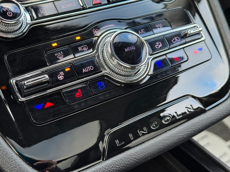 Lincoln Corsair Vehicle Full-screen Gallery Image 23