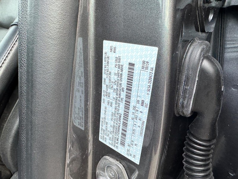 Lincoln Corsair Vehicle Full-screen Gallery Image 27